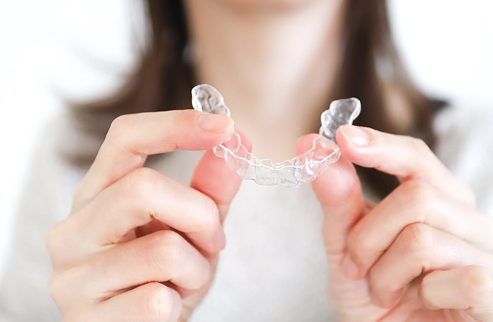 矯正器具が目立たない